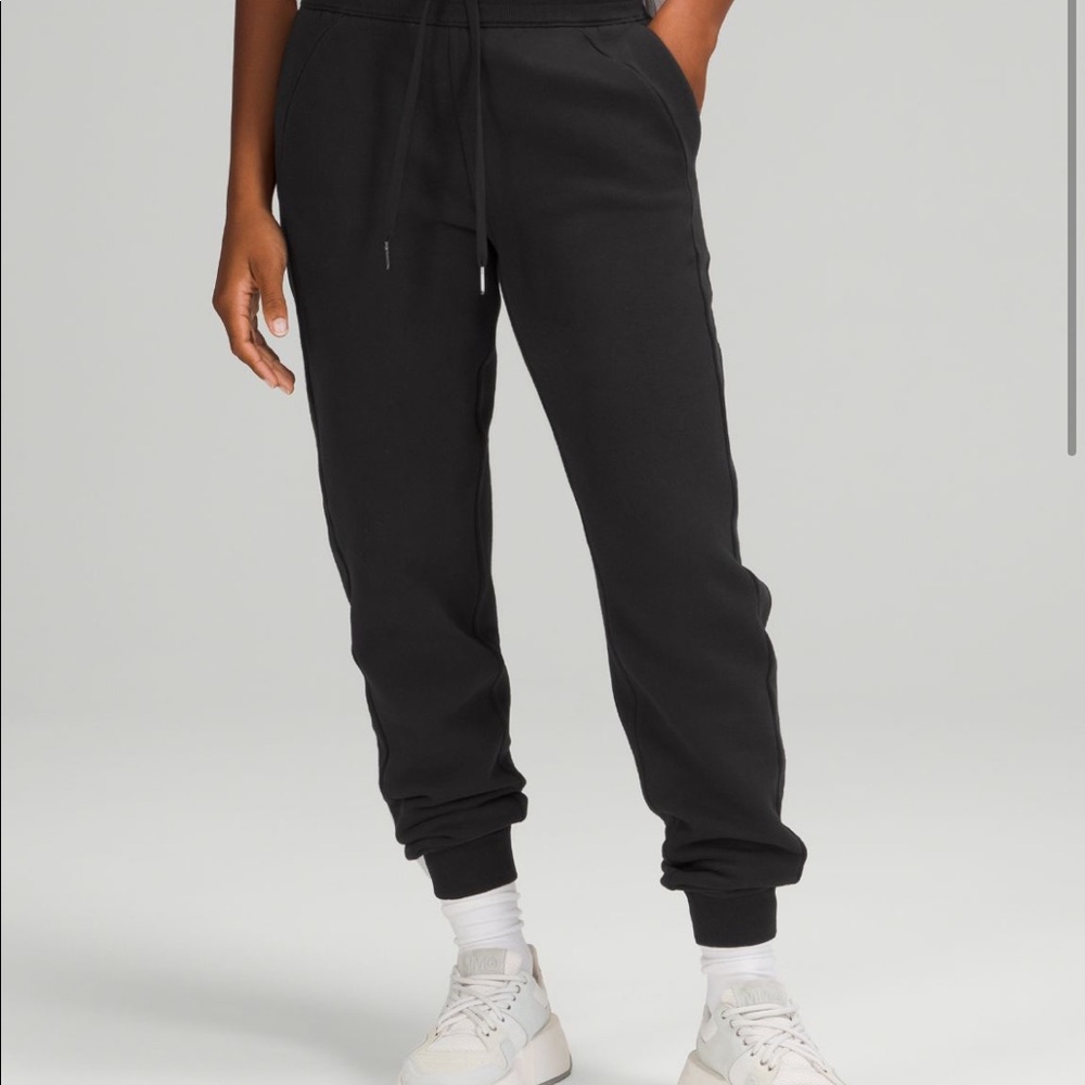 Lululemon Scuba jogger 28”